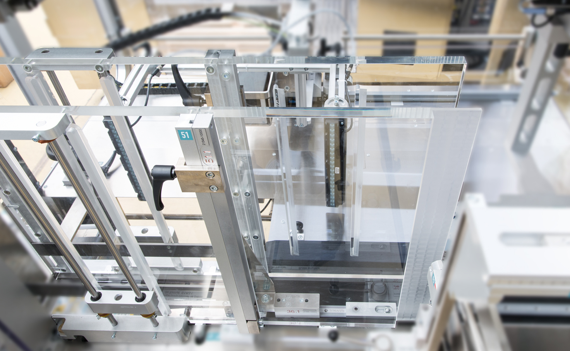 Schutztüren aus PLEXIGLAS® für den Maschinen- und Anlagenbau