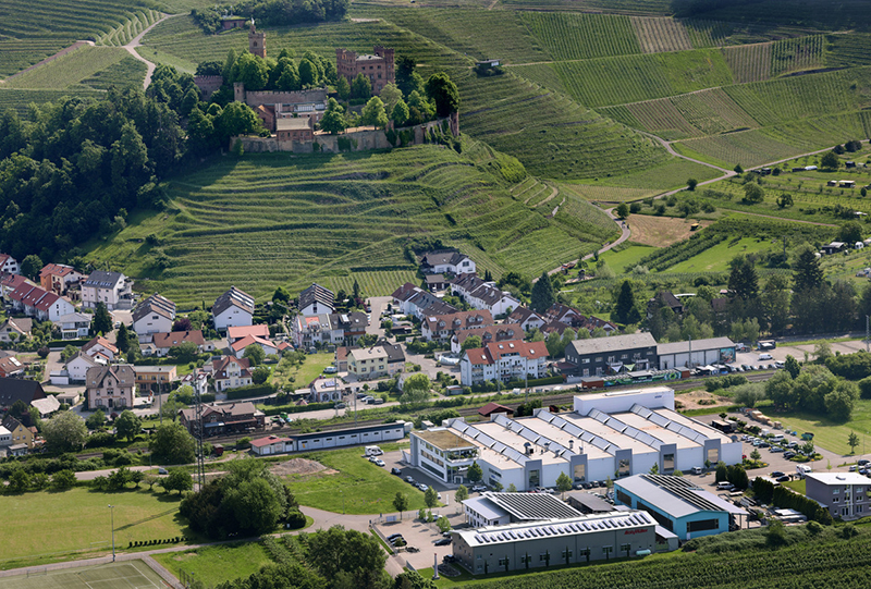Industriegebiet Allmendgrün in Ortenberg mit Blick auf das Ortenberger Schloss