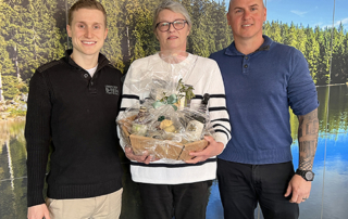 Tim Bauert und Eduard Klätzel verabschieden Evelin Weis in den Ruhestand