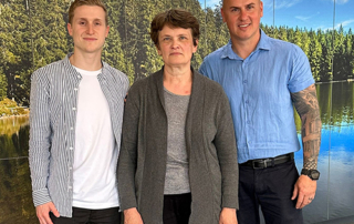 Tim Bauert und Eduard Klötzel verabschieden sich von langjähriger Mitarbeiterin Irina Walker, die Ruhestand geht