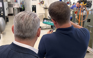 Das Team von FILCOM produzierte mit uns einen faszinierenden Clip, der die CNC-Bearbeitung in der Kunststoffbranche beleuchtet.