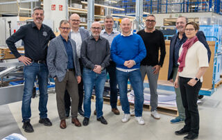 Gruppenbild der wvib Chef-Erfa 39 beim Rundgang durch die Produktion