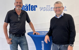 Joachim Schäfer begrüßt Steffen Letsche bei Schäfer vollendet.