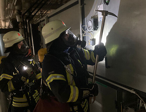 Erfolgreiche Feuerwehrprobe bei Schäfer Kunststofftechnik stärkt Sicherheitsbewusstsein