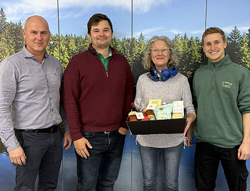 In den Ruhestand verabschiedet: Schäfer Kunststofftechnik dankt Isolde Sommer für 17 engagierte Jahre