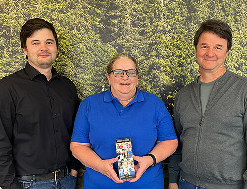 10 Jahre im Unternehmen: Schäfer Kunststofftechnik gratuliert Elisabeth Hoferer zum Jubiläum